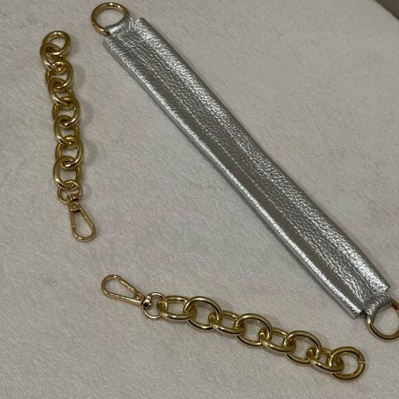 Silver Togo Cowhide Leather Handmade Kisslock Wristlet, Shoulder Bag, Crossbody - Picture 16 of 16